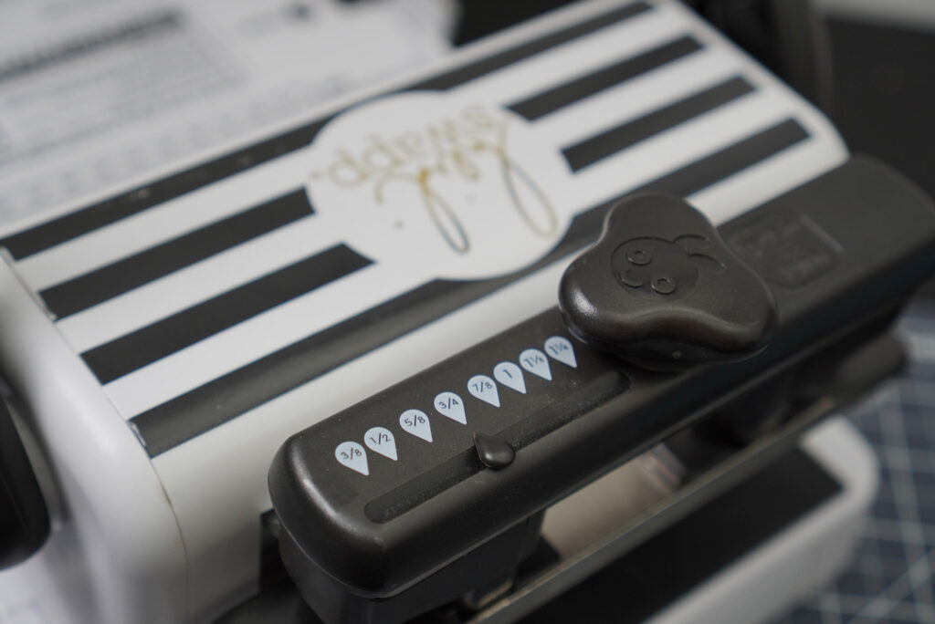 adjusting book height using the cinch knob