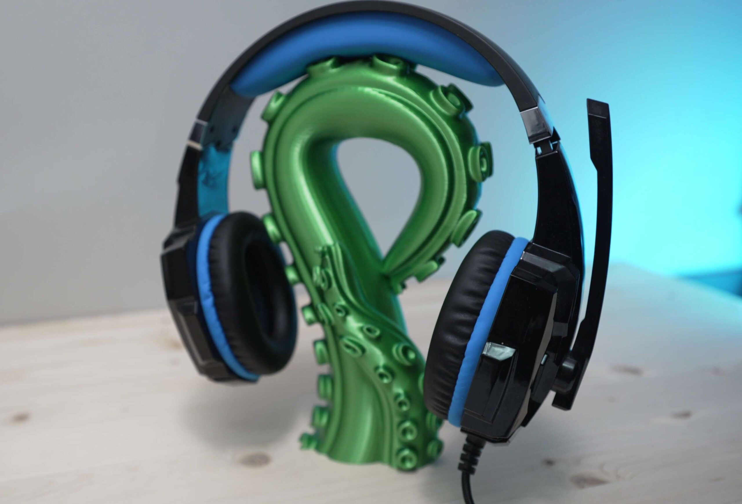 tentacle headphone stand scaled
